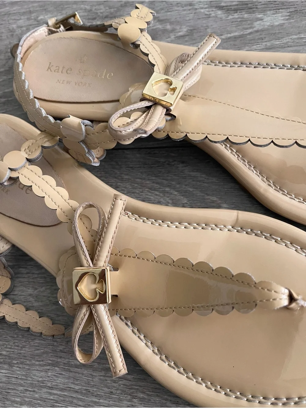 Kate Spade scalloped bow nude sandals - 8
